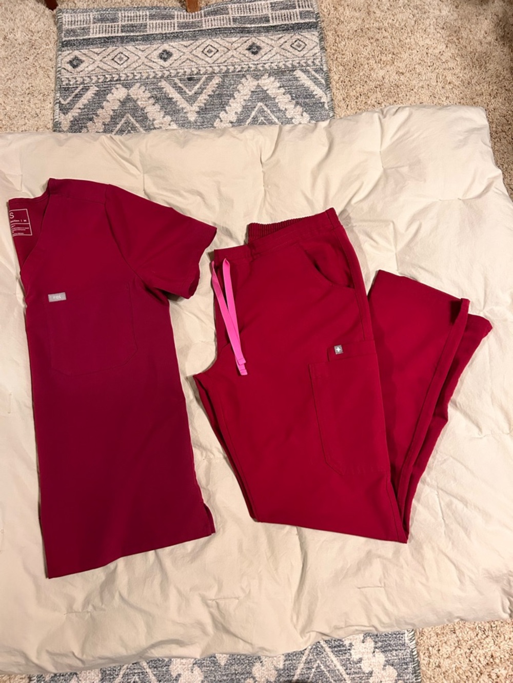 FIGS Women's Scrub Set  Pink color - Picture 10 of 10